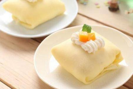 与留守儿童分享生日蛋糕(图1)